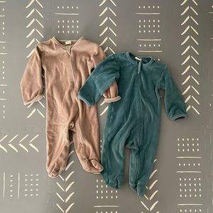Kate Quinn - set of 2 velour footie pajamas 3-6 months
